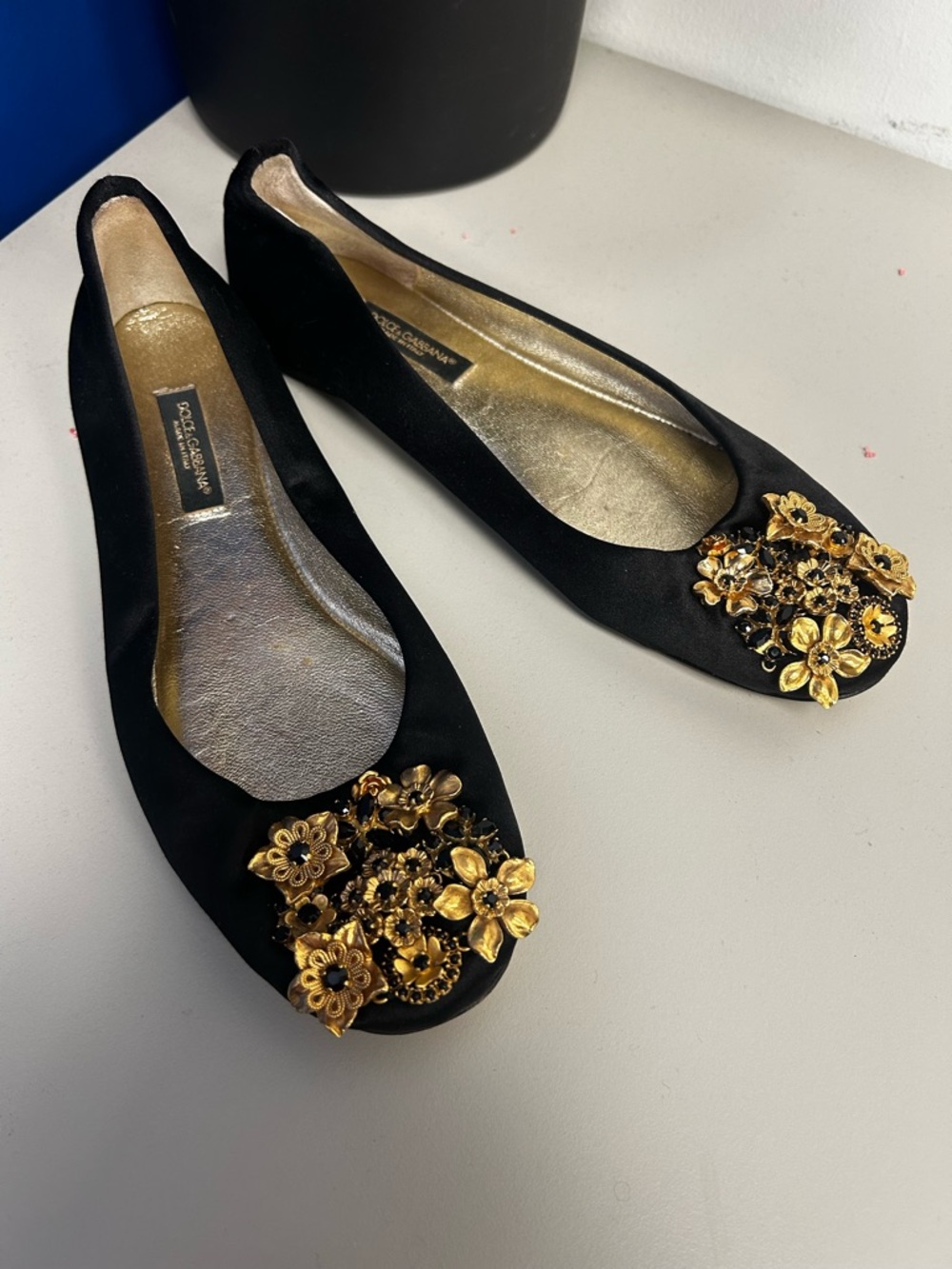 Dolce & Gabbana Black Satin Flats with Gold Floral Embellishments sz US 5/ EU 35